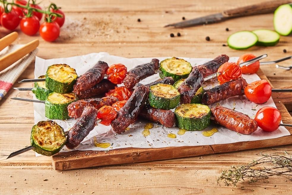 Brochettes de merguez, courgettes et tomates cerises