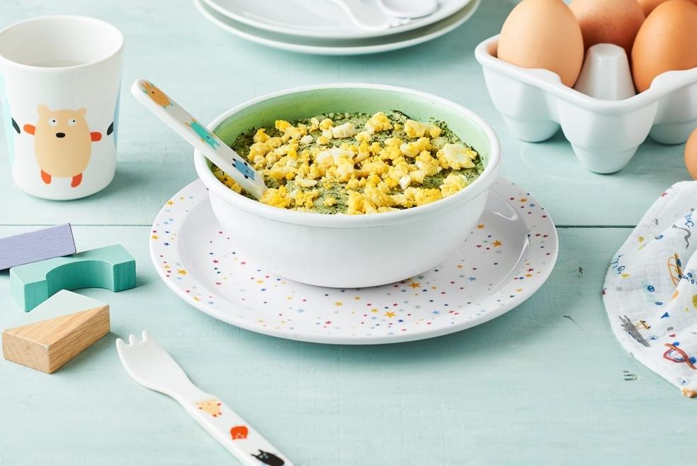 Purée d'épinards, semoule et émietté d'œuf dur