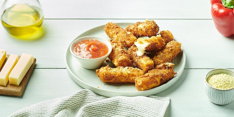 Sticks d'emmental panés et sauce salsa