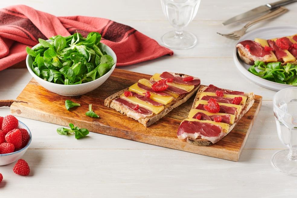 Tartines au magret de canard et beaufort