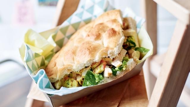 Pita au poulet et curry de carotte