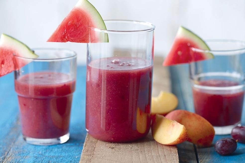 Smoothie pêche-pastèque-raisin