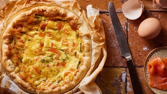 Quiche au saumon et aux asperges