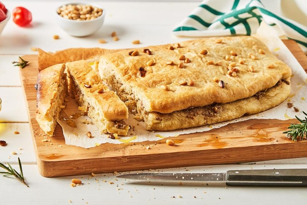 Fougasse aux anchois et aux pignons de pins
