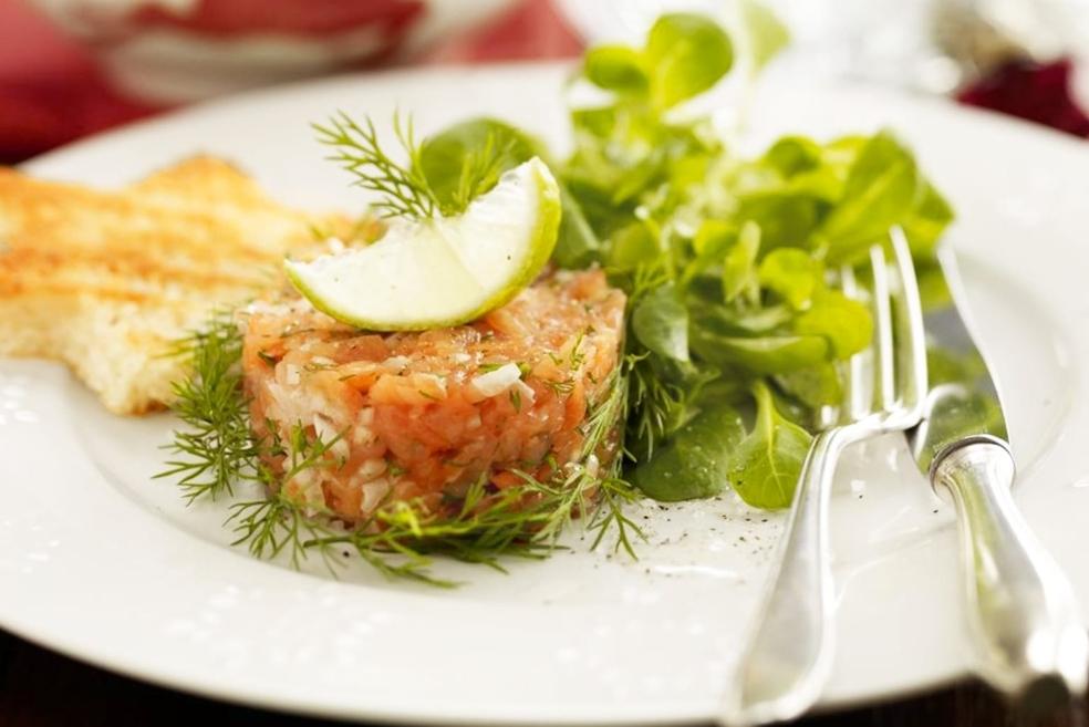 Tartare de saumon et mâche