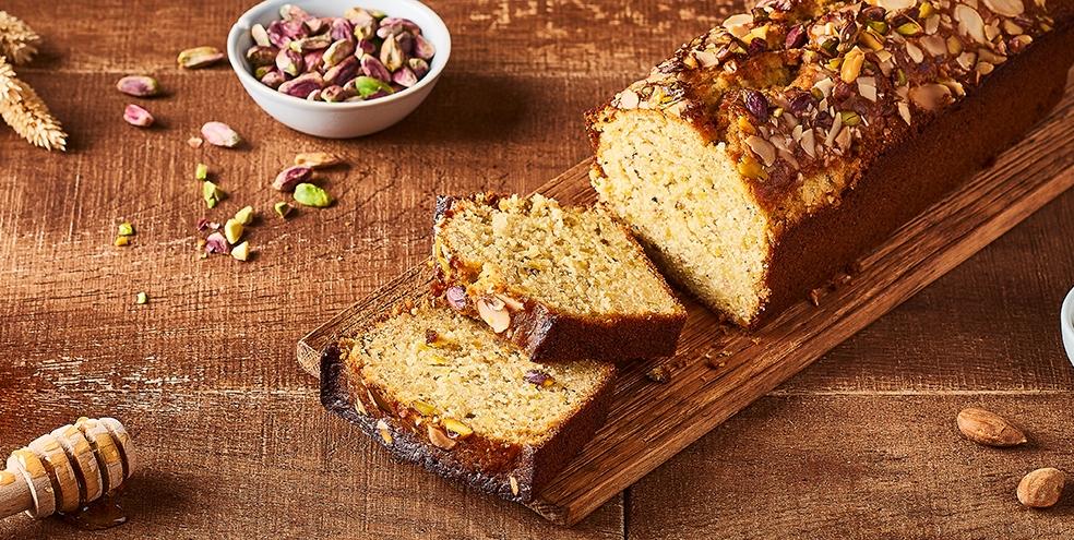 Cake miel, pistaches et amandes