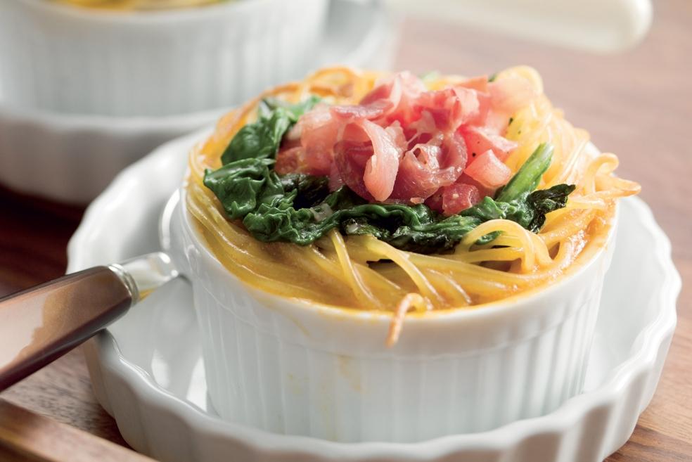 Nids de spaghetti aux épinards