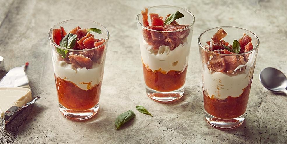 Verrines de Vache qui rit, tomates et jambon cru