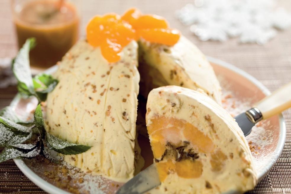Boule glacée aux mandarines, sauce au caramel