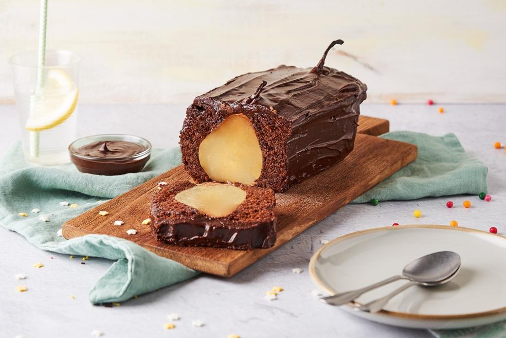 Cake au chocolat et poires pochées