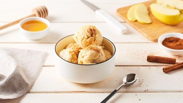 Crème glacée pomme-cannelle au cidre