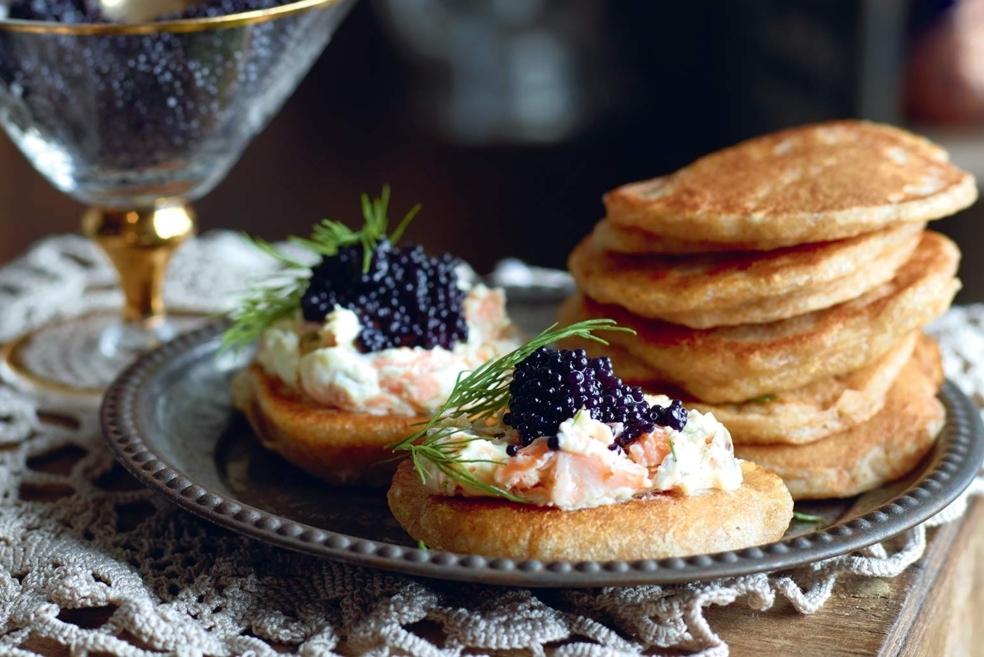 Blinis à la crème de saumon et caviar