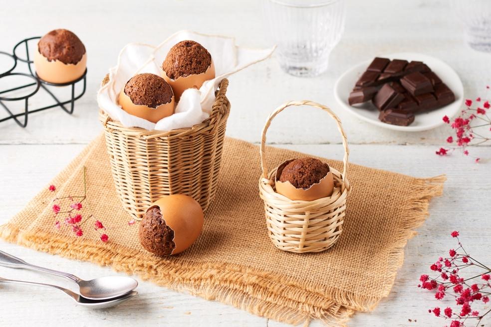 Brownies de pâques cuits en coquilles d'œuf