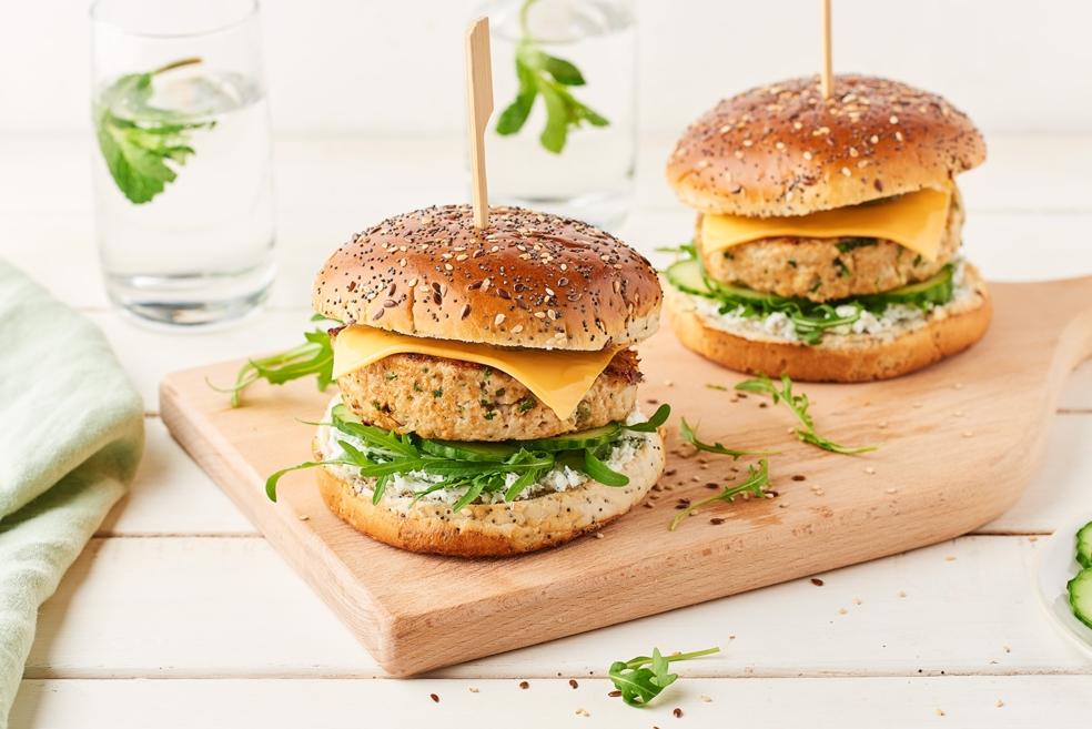 Burgers de dinde, fromage frais et roquette