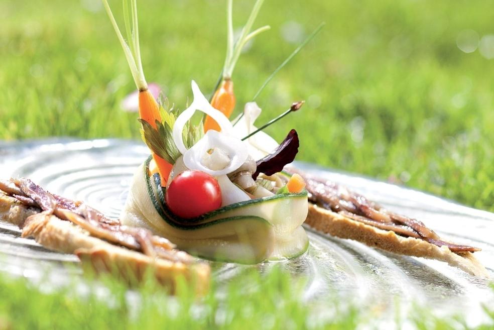 Méli-mélo de légumes à la grecque et tartines d’anchois