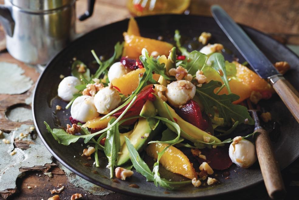Salade de betteraves et d'avocat, vinaigrette au café
