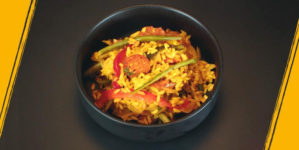 Riz au safran, chorizo et légumes du soleil