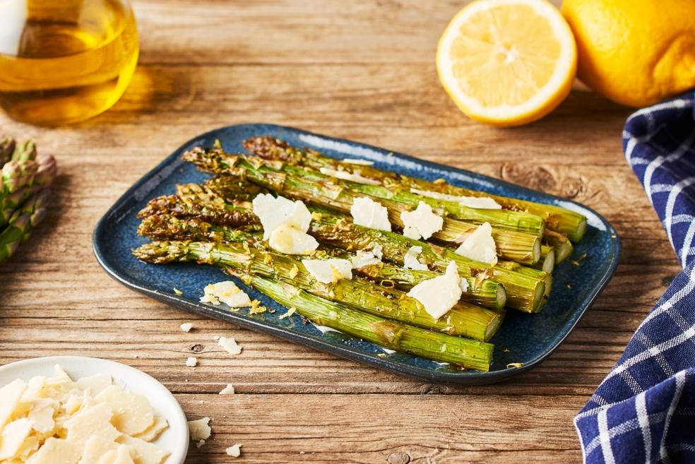 Asperges rôties au four, citron et parmesan