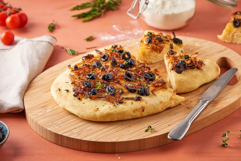 Focaccia aux oignons caramélisés et olives