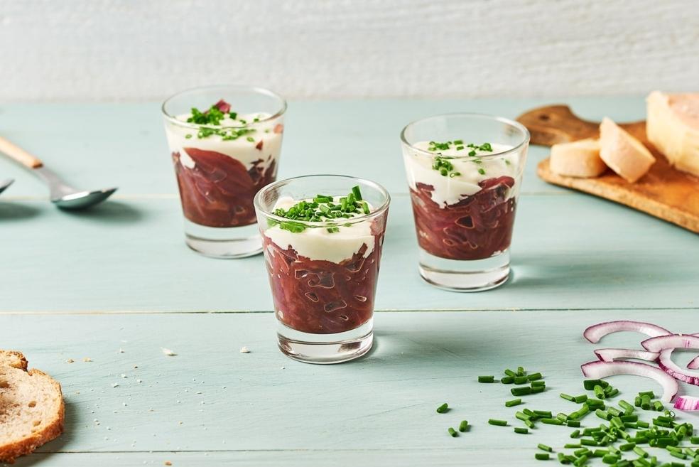 Verrines d’oignons au vin rouge et crème de munster