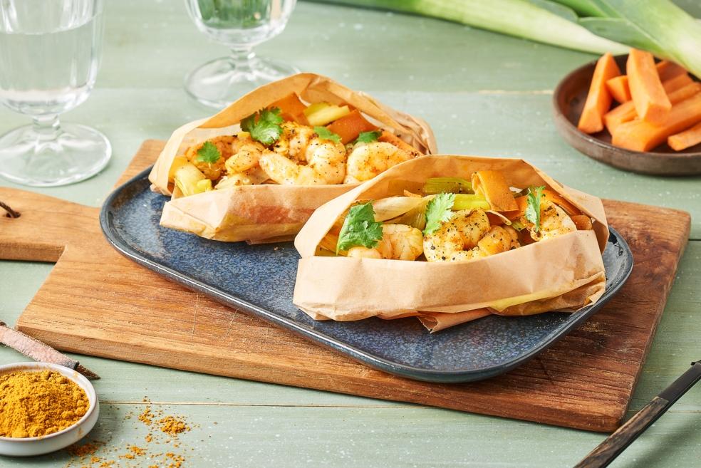Papillotes de gambas et sa julienne de légumes au curry