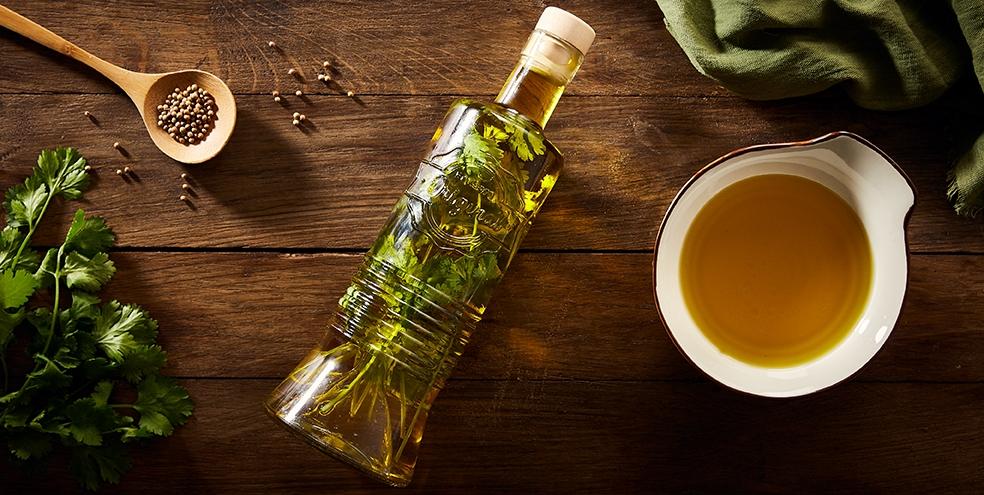 Huile d'olive aromatisée à la coriandre