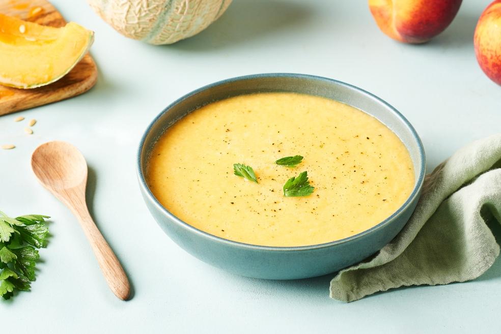 Gaspacho orange au melon, pêche et citron
