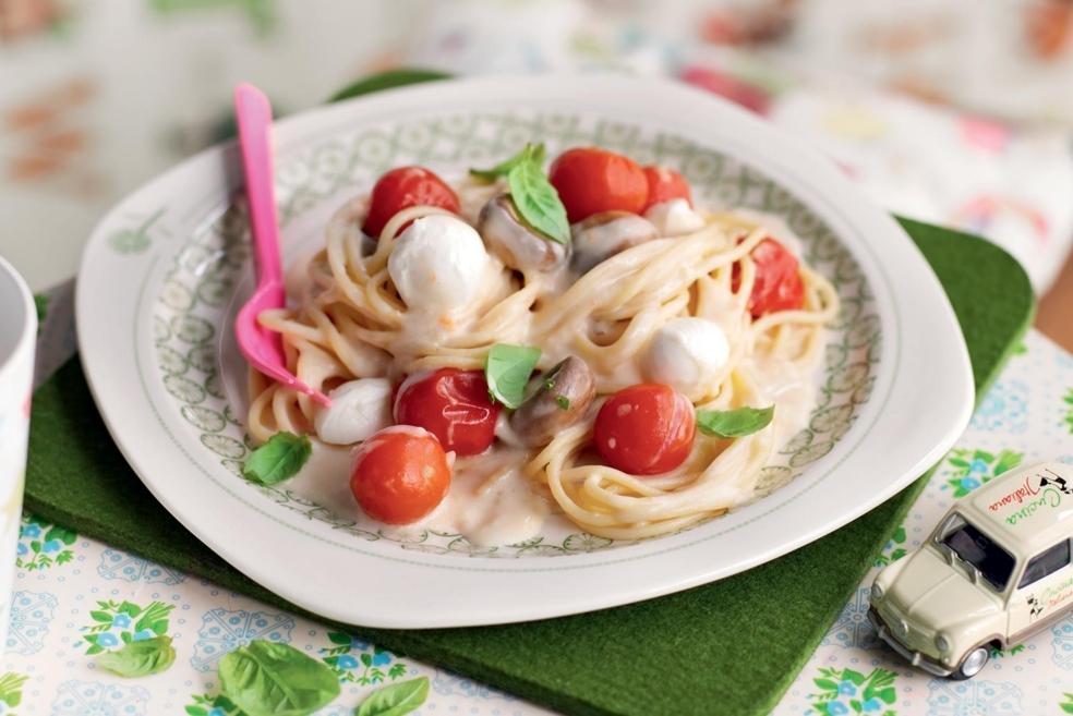 Spaghetti à la crème, tomates et mozzarella