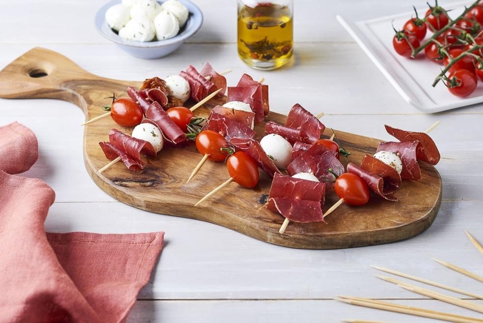 Brochette de grisons, tomates séchées et mozzarella