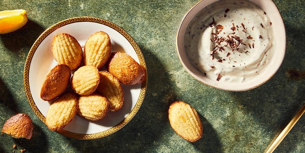Madeleines à l'orange, crème mascarpone façon straciatella