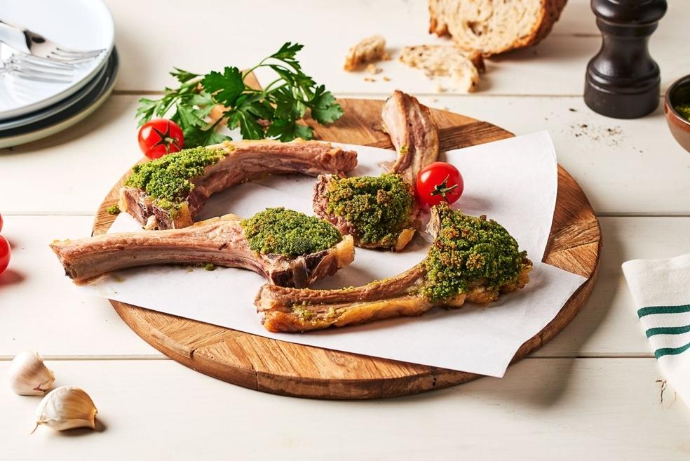 Côtelettes d’agneau en persillade