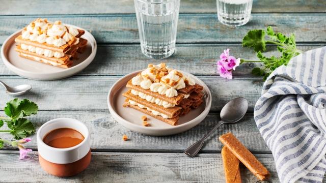 Millefeuille de gavottes, vanille et caramel au beurre salé