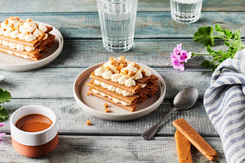 Millefeuille de gavottes, vanille et caramel au beurre salé