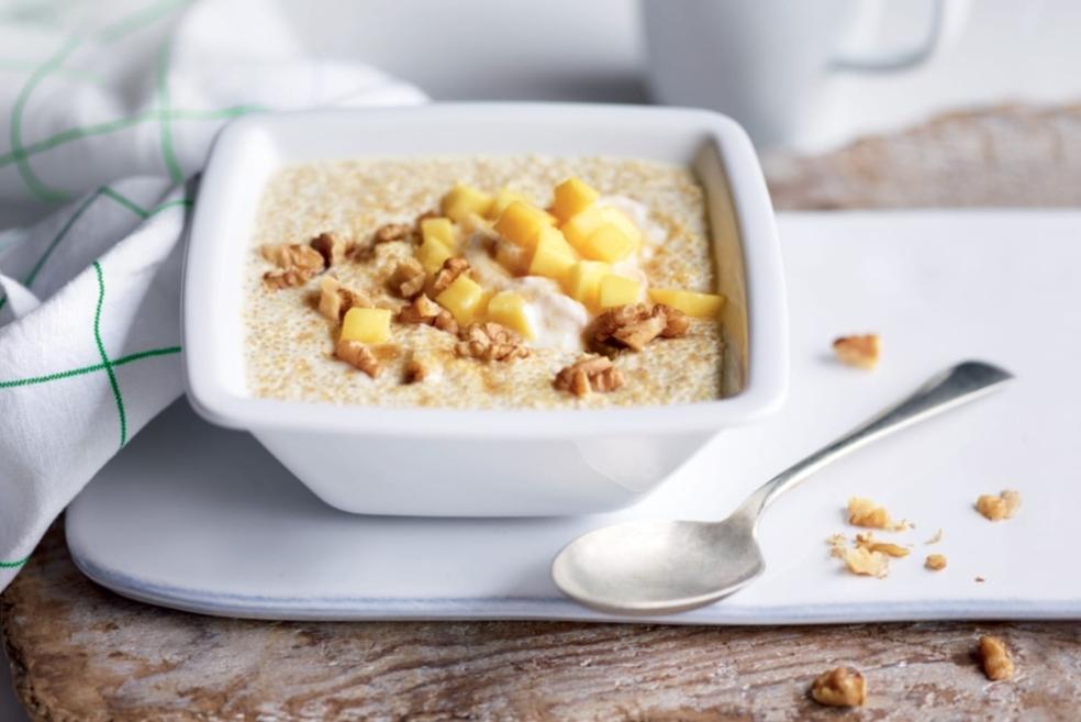 Porridge de quinoa, banane et mangue (sans gluten)