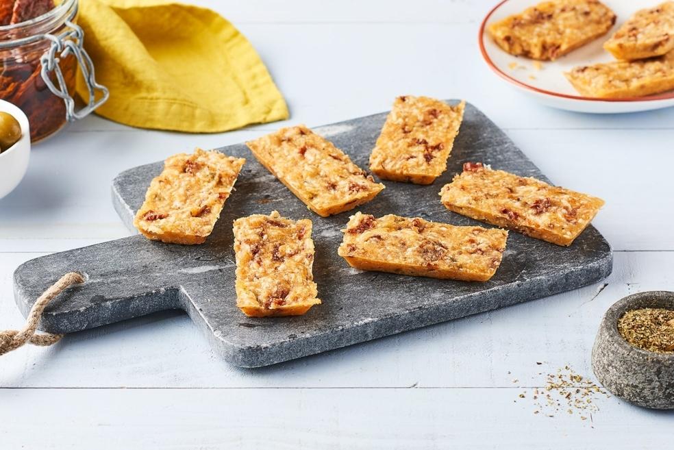 Financiers aux tomates séchées, olives, comté et origan