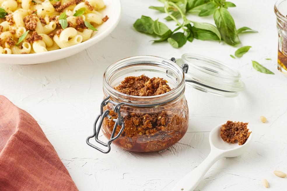 Pesto rosso de tomates, parmesan et basilic