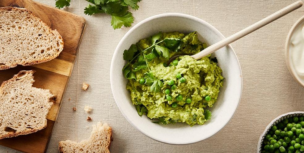 Dip de petits pois au chili et à la coriandre