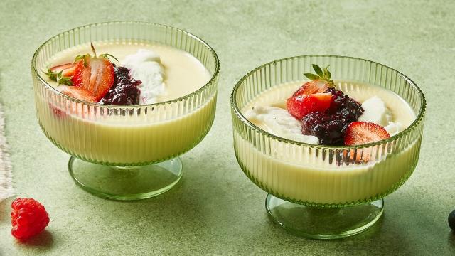 Île flottante aux fruits rouges