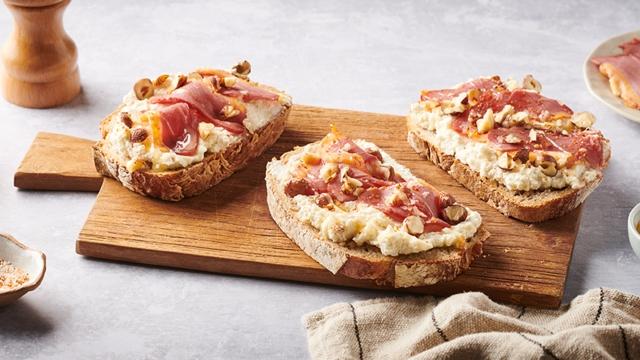 Tartine de brousse au magret de canard