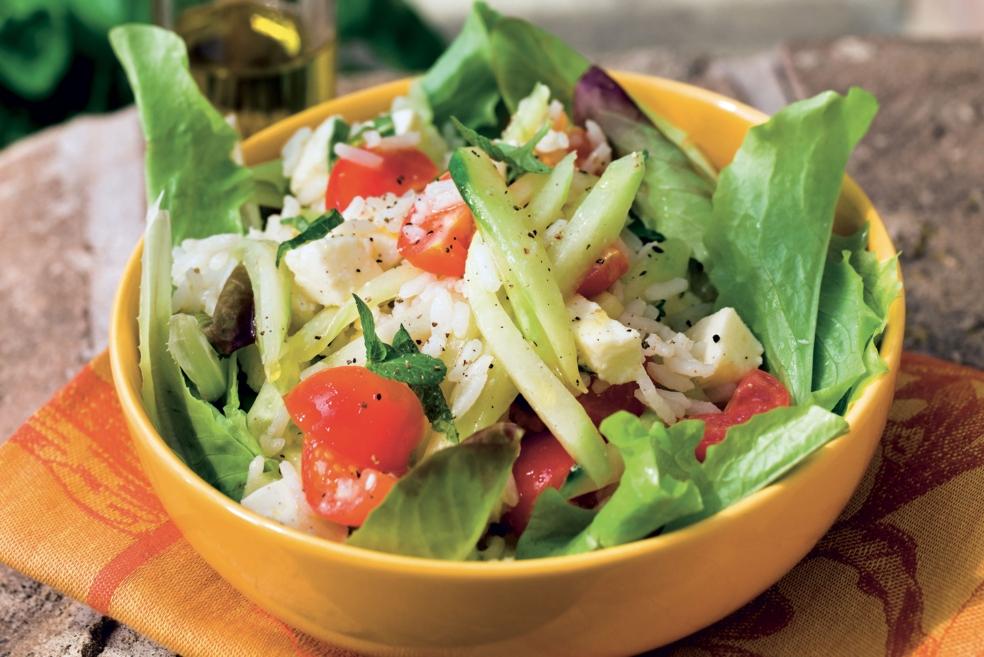 Salade de riz concombre, tomates et mozzarella