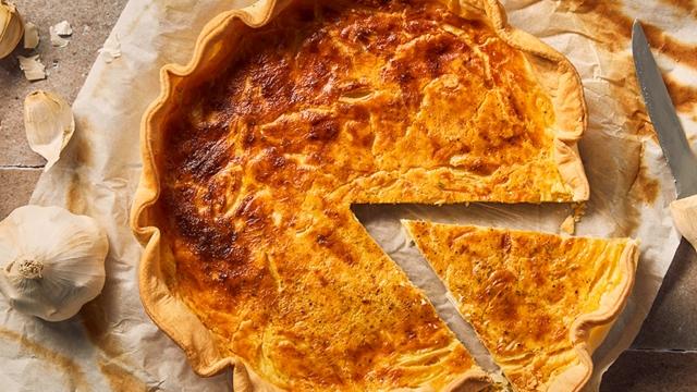 Tarte à l'ail et à la tomme de brebis