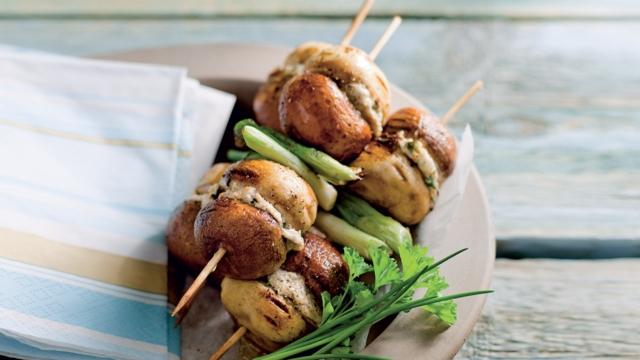 Brochettes de champignons et chèvre frais