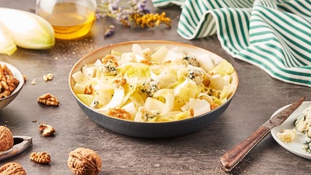 Salade d’endives aux noix et au bleu