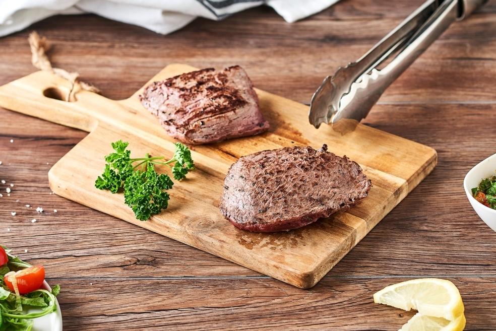 Rumstecks grillés et sauce aux poivrons