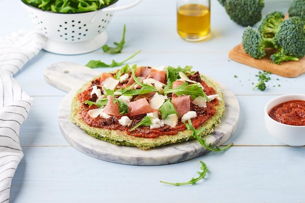 Pizza pâte au brocoli, ricotta et jambon cru
