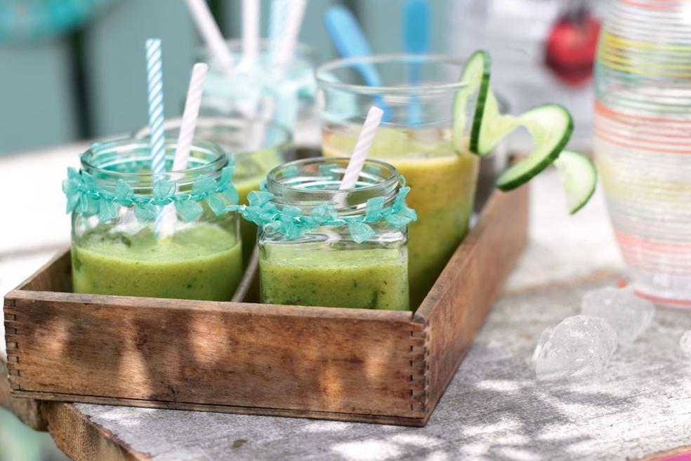 Smoothie vert à la pêche