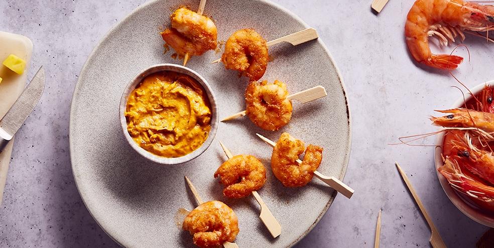 Brochettes de crevettes croustillantes et sauce mangue