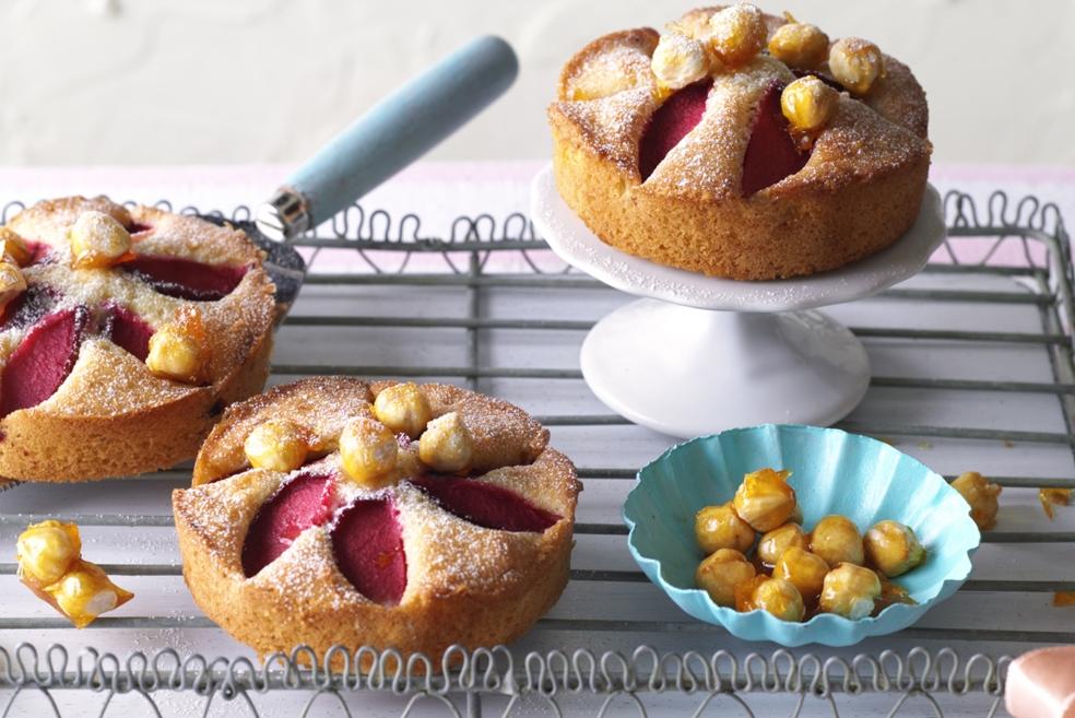 Mini gâteaux aux noisettes et prunes