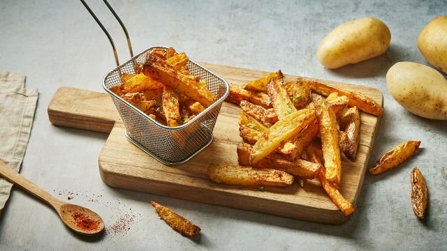 Frites épicées à la friteuse à air chaud