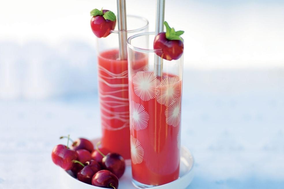 Cocktail d'ananas aux perles de cerise